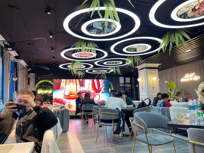 Lucky leaf lounge