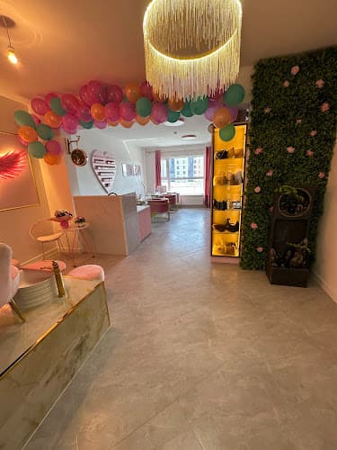 Pinky room