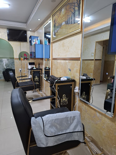 La Luna Salon