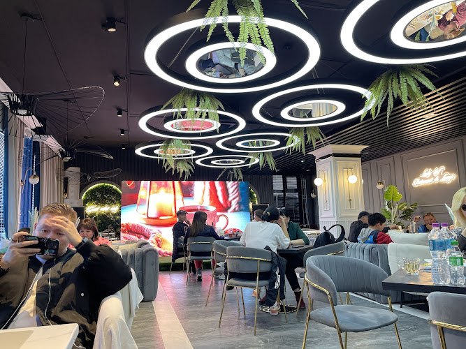 Lucky leaf lounge